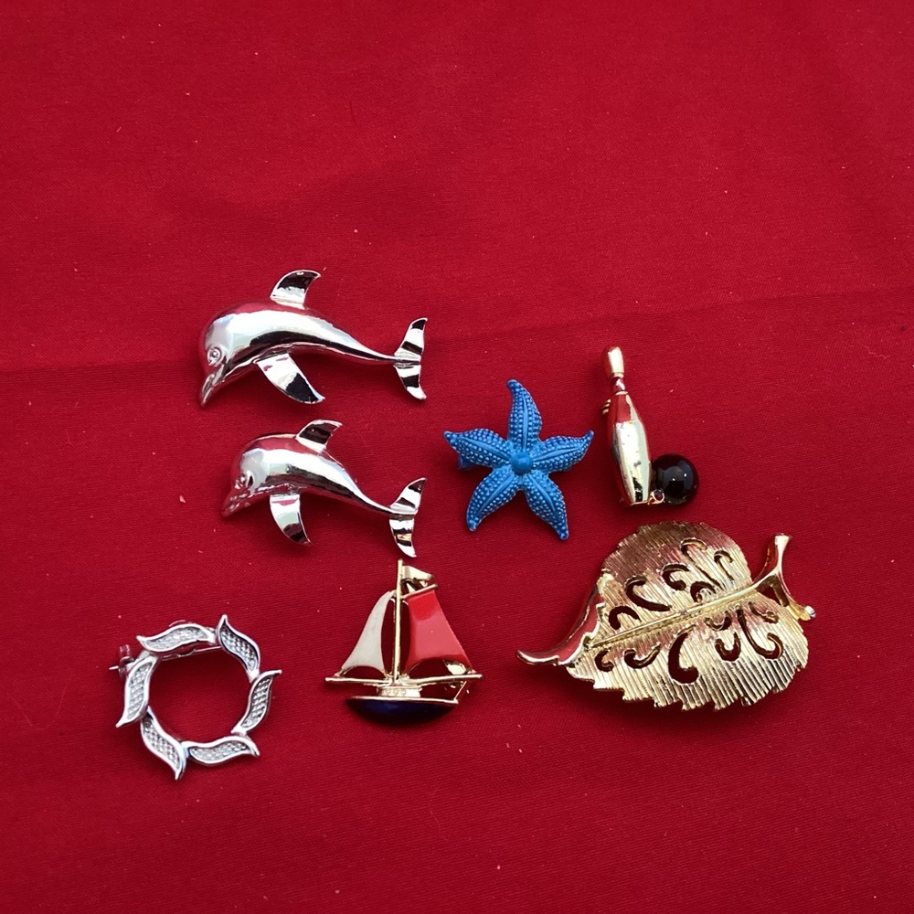 Gerry’s brooches lot as is